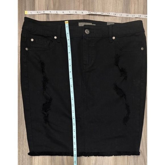 NWT Torrid Feel the Fit High Waist Distressed Denim Mini Skirt - Plus Size 14 - Picture 4 of 7